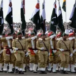 被孤立的韩国总统支持者举行示威，阻止其被捕